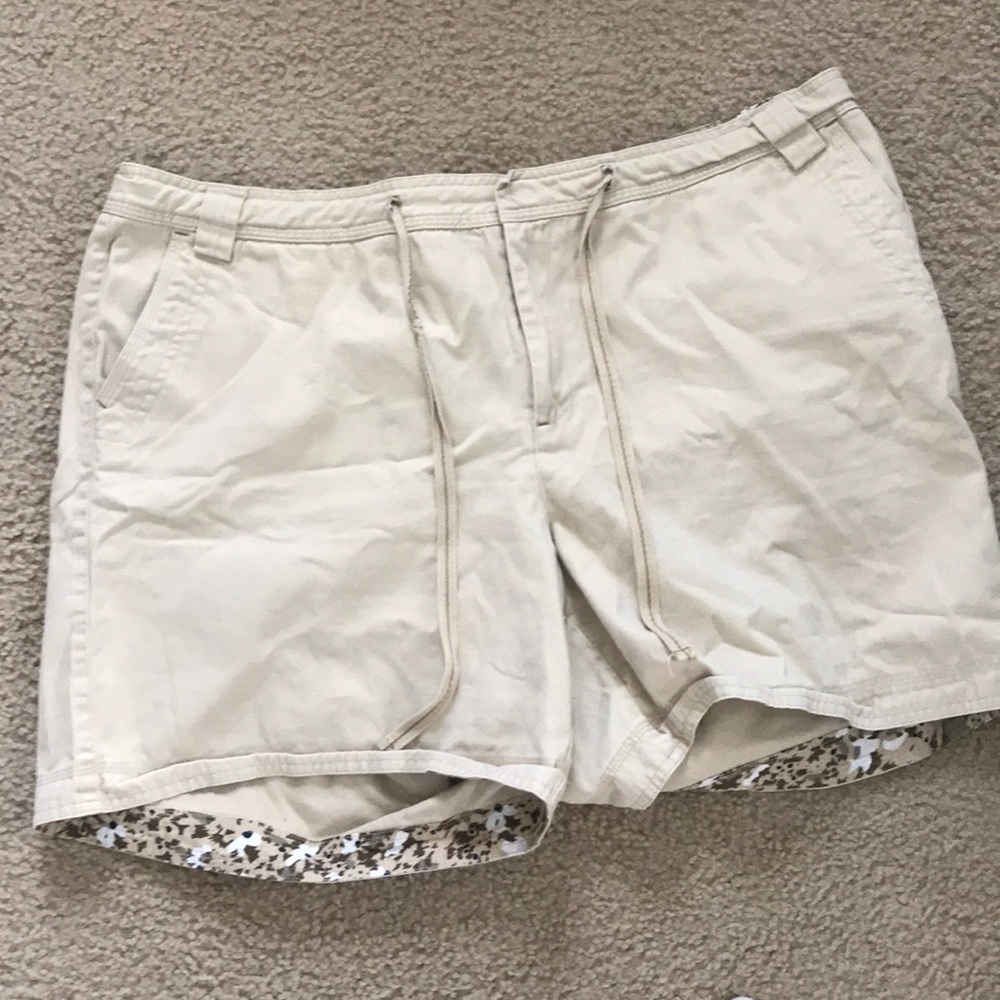Natural reflection shorts
